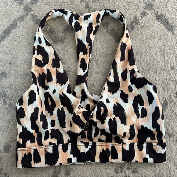 Beach Riot Sport Twist Top In Spotted Leopard size X-Small - Picture 2 of 7